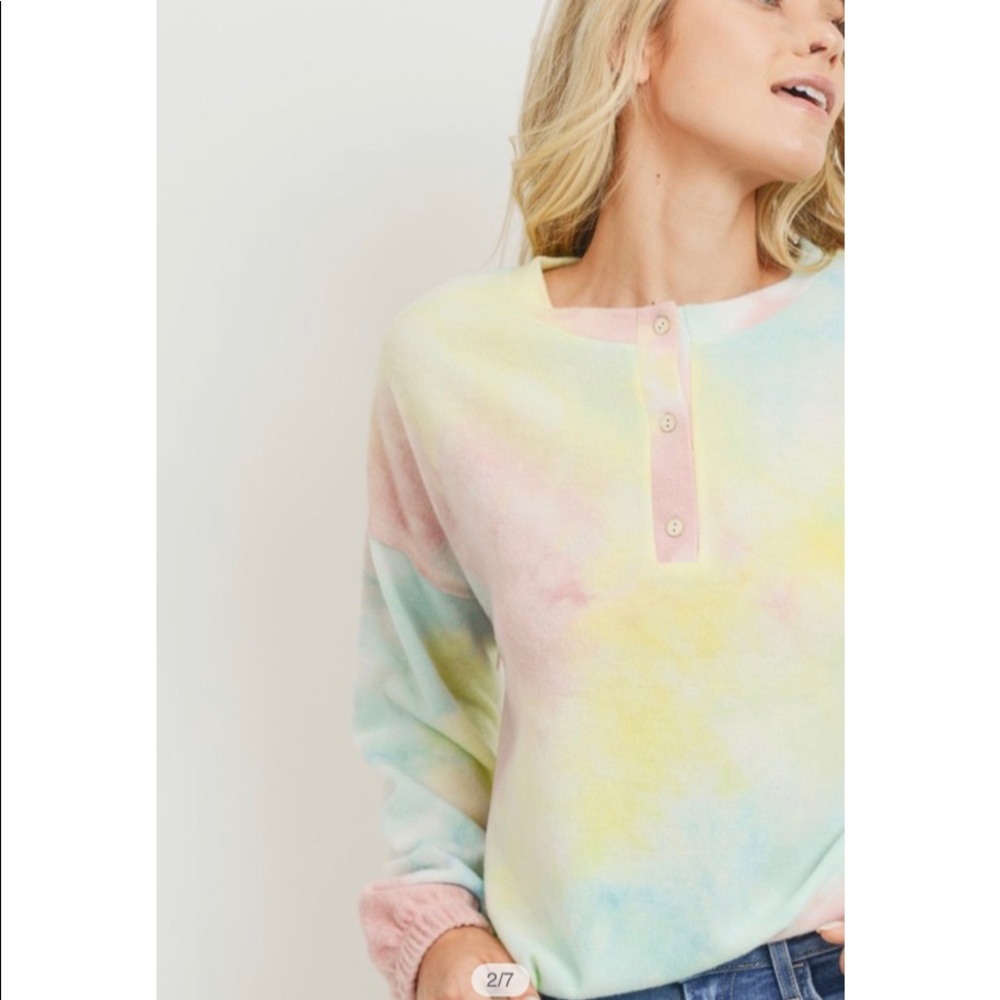 - NEW! Tie Dye Brushed Knit Top! - Picture 3 of 9